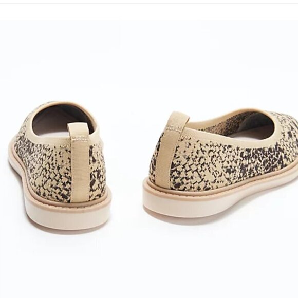 Louise et Cie Washable Knit Pointed-Toe Flats - Celete 6M - Picture 2 of 9